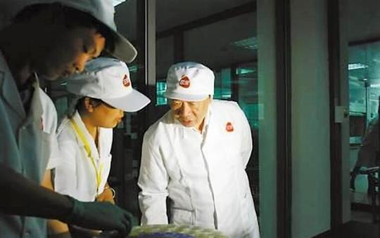 50岁才开始创业，他靠卖小小的汤圆，以76岁年龄再度登上富豪榜