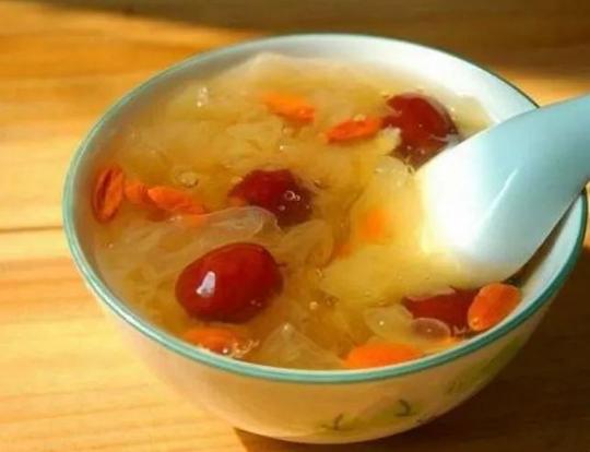 煮银耳汤，只撕碎可不行！教你多做1步，半小时出胶，又黏又爽