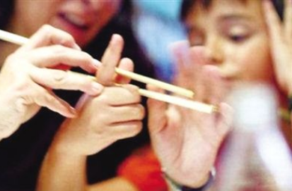 宝宝什么时候开始用筷子