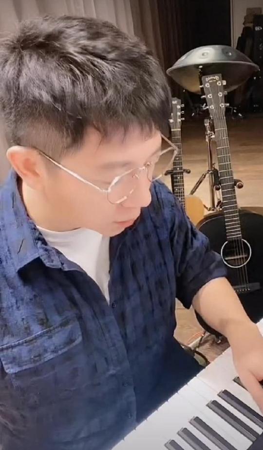 线上演唱会解锁！胡海泉抖音直播唱新歌