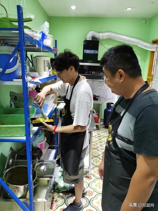 转行餐饮创业，投资8万做外卖日式蛋包饭，开业3个月就回本