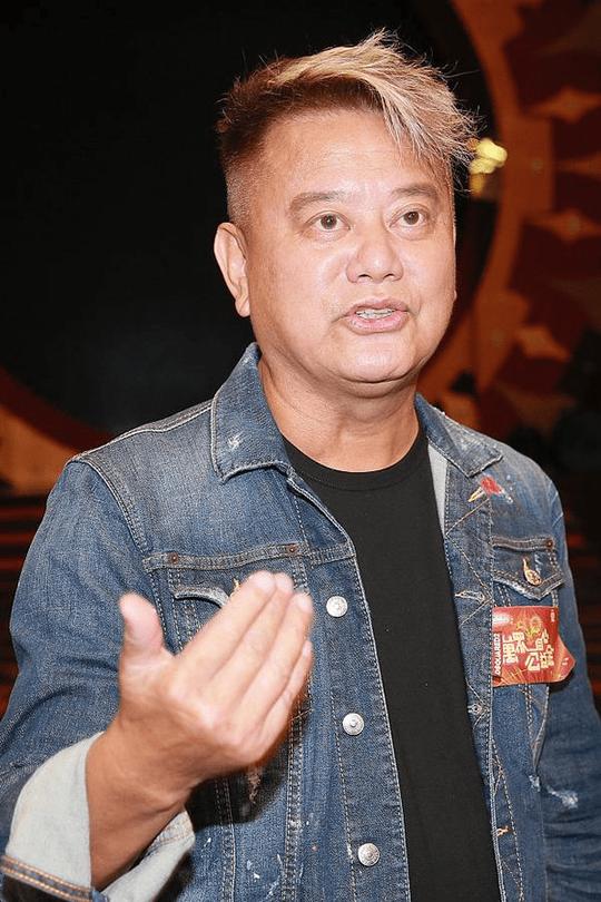 歌手出道却下海创业,之后竟与海盗交易,被称金牌绿叶的他有多传奇