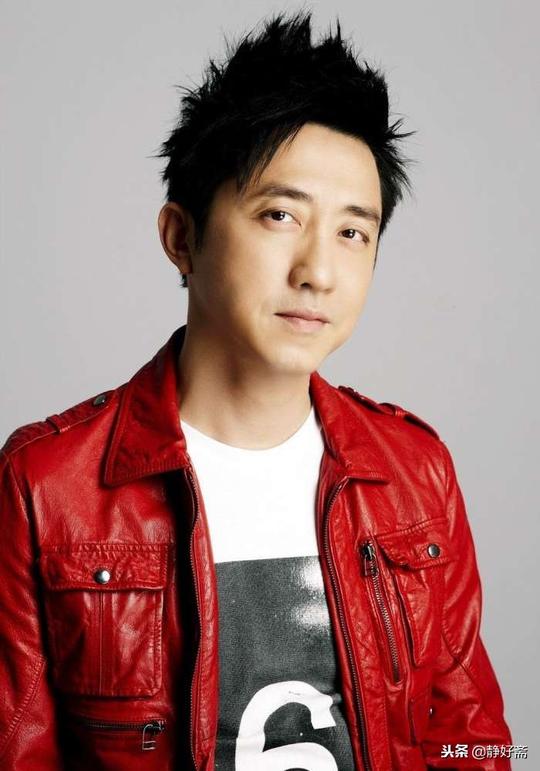 娱乐圈节俭成风的明星：周润发15元鞋子成龙3餐打包林更新穿赞助