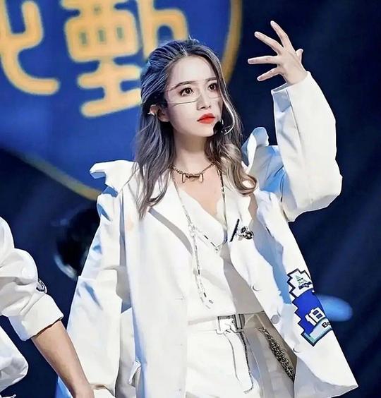 性转后的into1有多绝？刘宇小九太养眼，张嘉元刘璋成元气少女