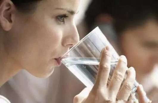 孕妇口渴不喝水对胎儿的危害