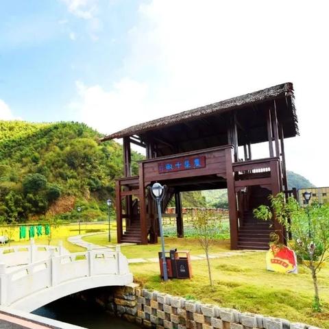 毕业找工作，三乙的杭州临安区人民医院与三甲的朝阳市中心医院怎么选择？
