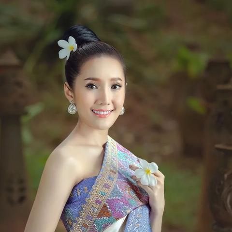 老挝离中国多远？