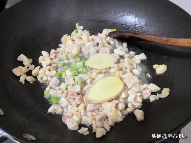 怎么让宝宝主动吃蔬菜和米饭