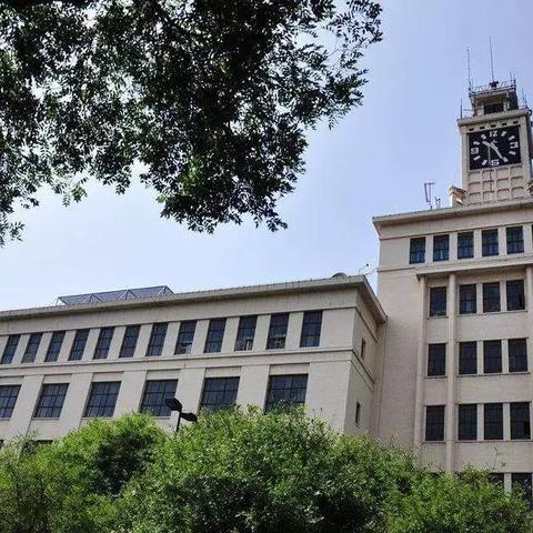 西安钟楼和北大街哪个好玩？