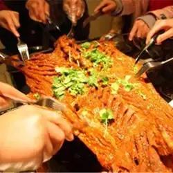 临沂市烤羊腿店在哪里啊