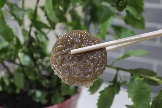 东方小祗园|这个绿色的“蒝荽饼”，你会用粤语读出它的名字吗？