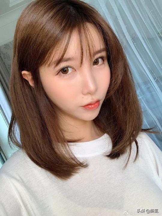 李佳琦赚到入选福布斯，然而还是被这个脸整得太多的网红碾压了