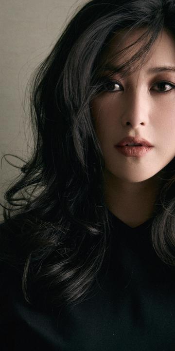 朱珠国外留学派对抽烟表情照片