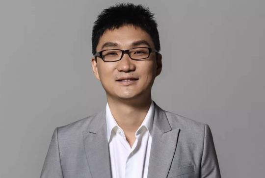 四年"拼"出1260亿身价，白手起家的他一生离不开这三位贵人