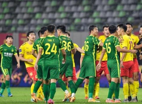 一夜中超四队全被淘汰！年轻人都在干吗？国足未来又是一片空白