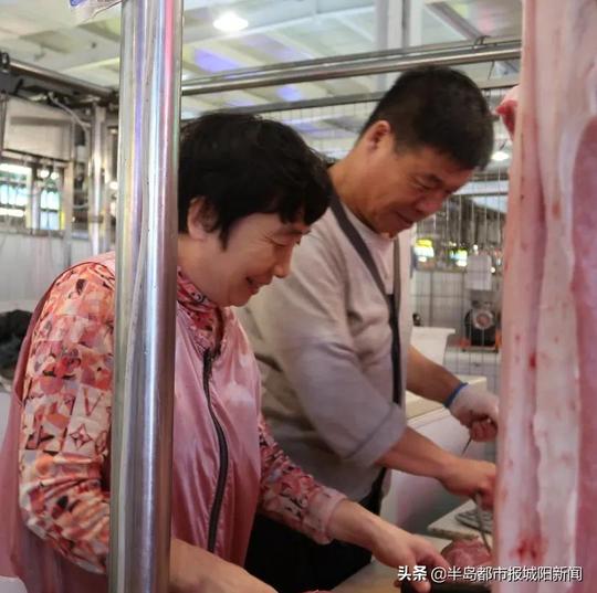特别策划·图说|批发市场里的“肉档夫妻”——忙碌的日子，稳稳的幸福