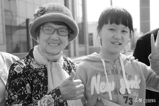 她53岁入狱，71岁出狱当保洁员，74岁再创业，80岁成千万富婆