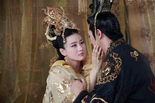 身为昆仑散仙，鸿钧不知道他的来历，地位在王母娘娘之上