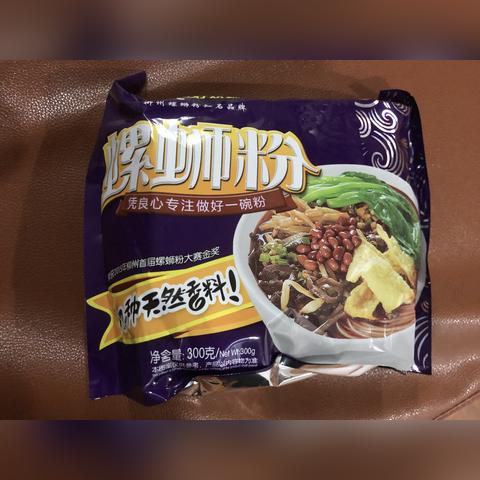 现在有两个选择：开一个特色拉面馆；买一五菱神车摆地摊？