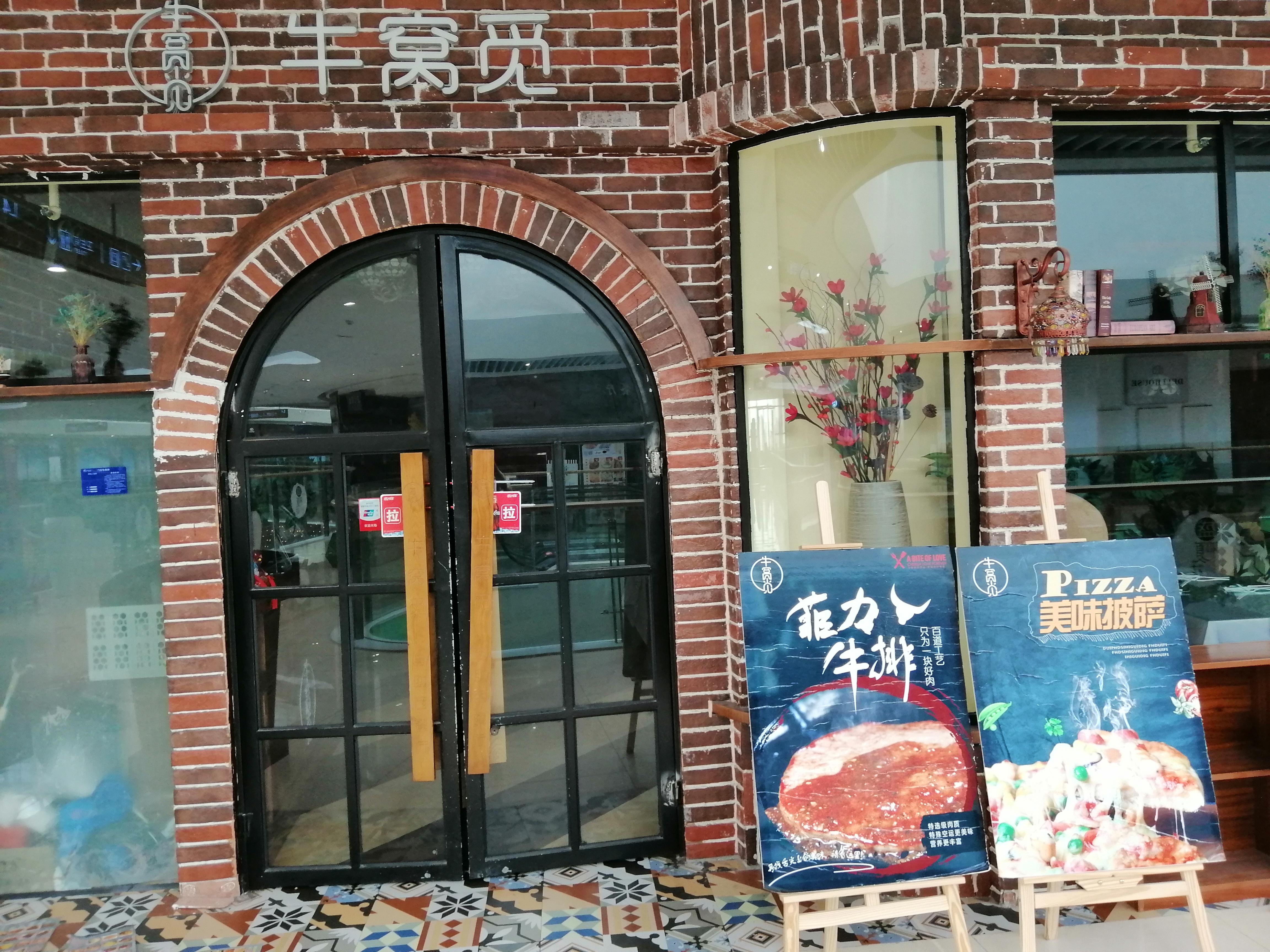 美食广场做什么（美食广场边的位置卖什么）