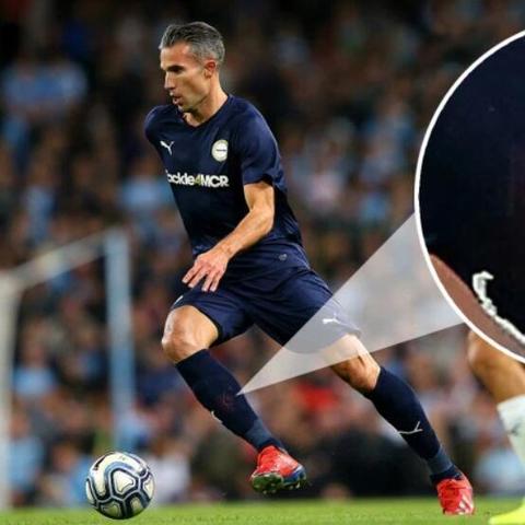 足球护腿板怎么佩戴