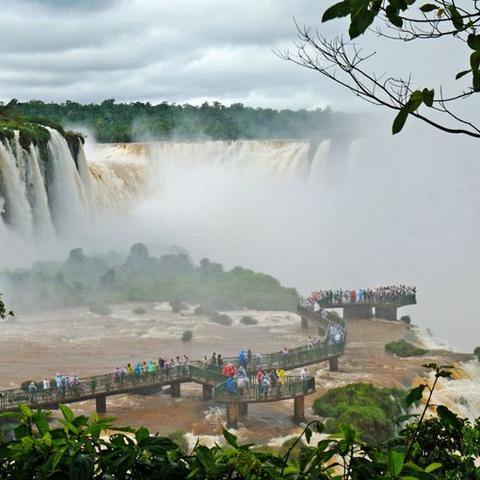 足球运动员吐水柱的长尾关键词有哪些