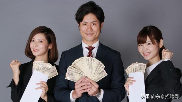 现实和理想的差距太大的句子