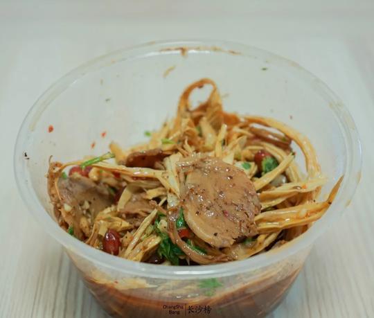 湖南美食“潮”起来｜长沙捆鸡争霸赛里面的小九九可精彩了