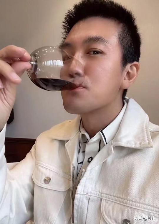 杨子喝名酒炫富？晒视频教学品鉴82年拉菲，反遭粉丝吐槽