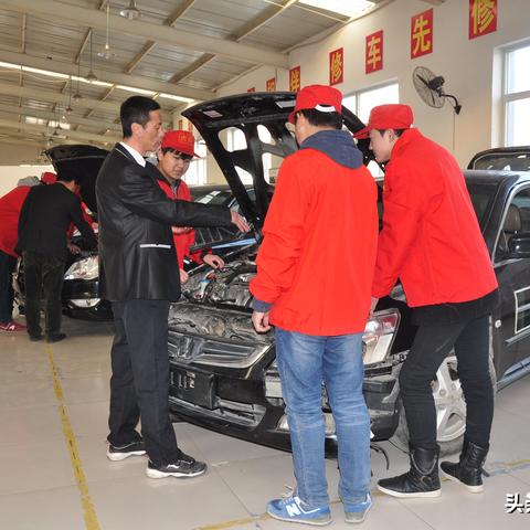 保定市的汽车钣金修复多少钱