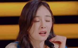 杨幂表情包苦笑