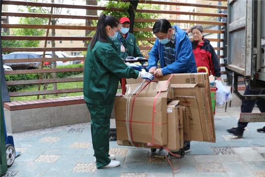 厉害了！垃圾回收可预约上门服务，下楼投放还能“赚钱”~