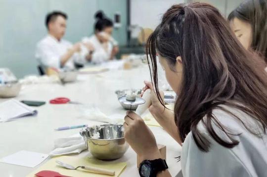 佛山首个共享烘焙厨房来了，名师指导，专业场地设施