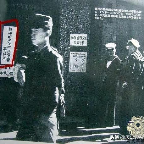 求一本现代言情的小说，只记得开头第一章是男主和朋友在酒吧看见女主在舞池中跳舞，描写了女主腿很漂亮？