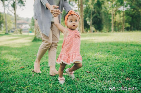 宝宝过早扶站有什么危害 宝宝过早扶站有什么危害