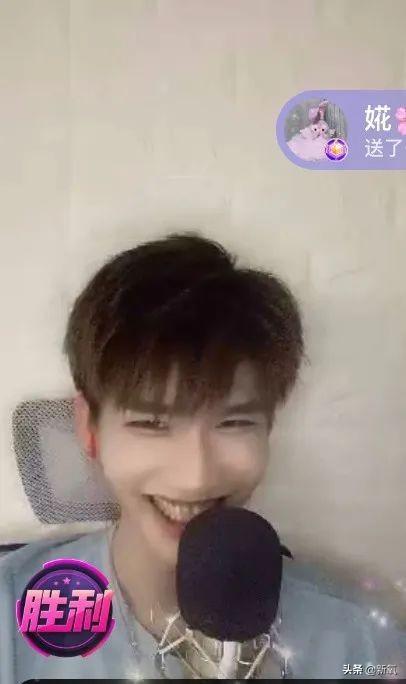 抖音吴世勋和抖音朴灿烈直播间狭路相逢，关滤镜就是诈骗组合啊！