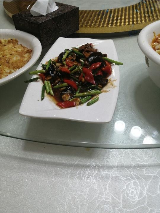秦皇岛这家老菜馆，位置不好找，菜味却做的很不错，生意挺红火