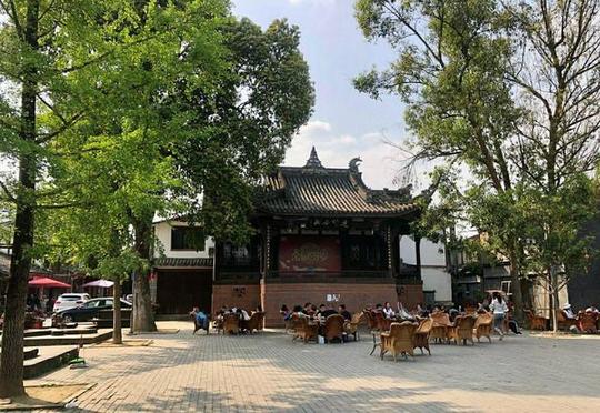 成都有个清幽的千年古镇，离市区较远，却是一个冷门景点
