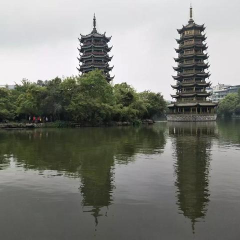 桂林双塔公园风景图片的相关长尾关键词有哪些