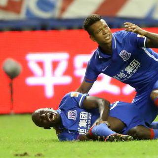 足球运动员拉伤照片的长尾关键词有哪些