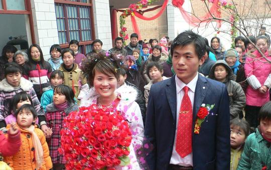 农村怪象，大学生找不着对象，不上学的反倒结婚了，专家：不理解