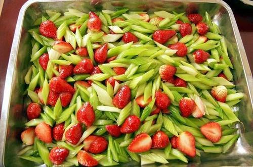 学校应该买什么美食（女孩子适合学什么美食去摆摊）