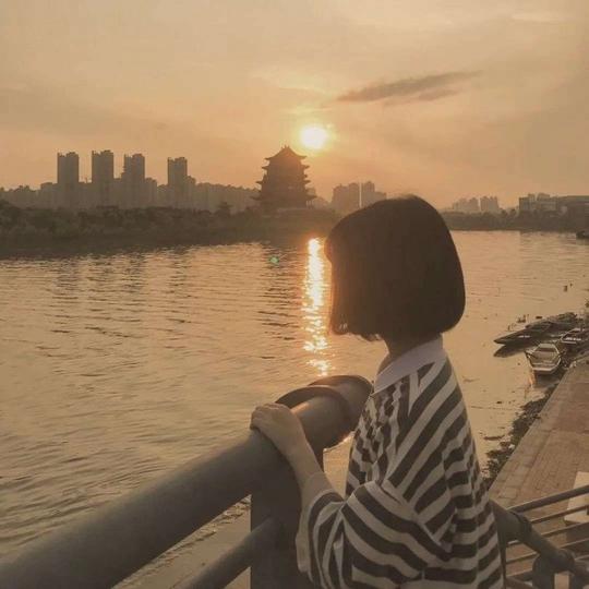 温柔干净且无关爱情的文案