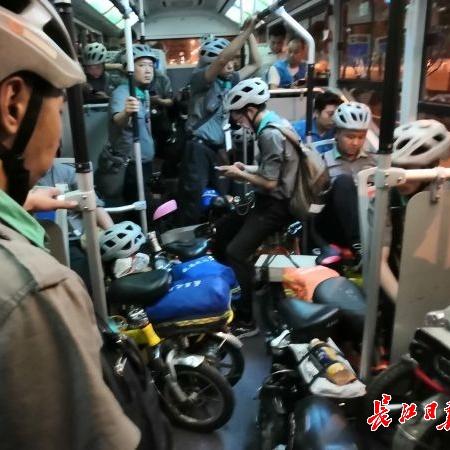 武汉市学生公交卡怎么办理？