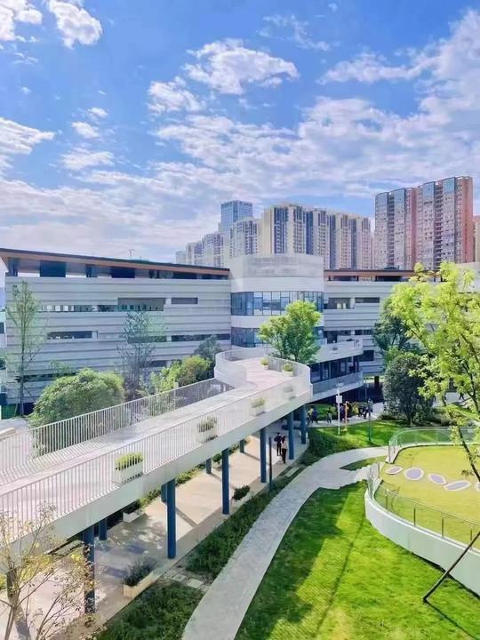天府一街剪刀差上万，最后两栋小高层即将取证，准备好了吗？