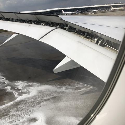 达美航空盘中异动 股价大跌5.03%报63.59美元