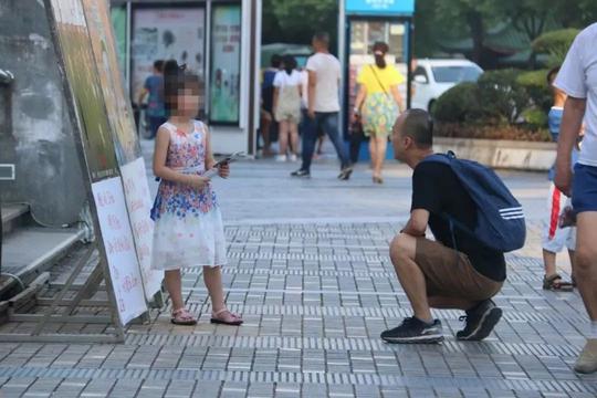 有一种“网恋奔现”叫小学生，一组照片萌翻网友：羞耻度满分