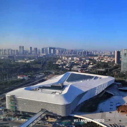 福建的晋江和南安相比，哪个城市的知名度高且实力强？