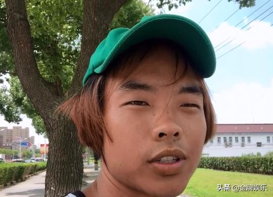 网红大神啊段晒收入，月入十万左右，扣税额就高达两万
