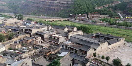 冷门地质奇观-盖帽土林